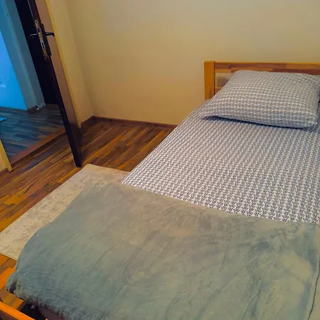 El&ma - 3 Bedroom With Balcony Close To Center, Sunnyland - Free Parking